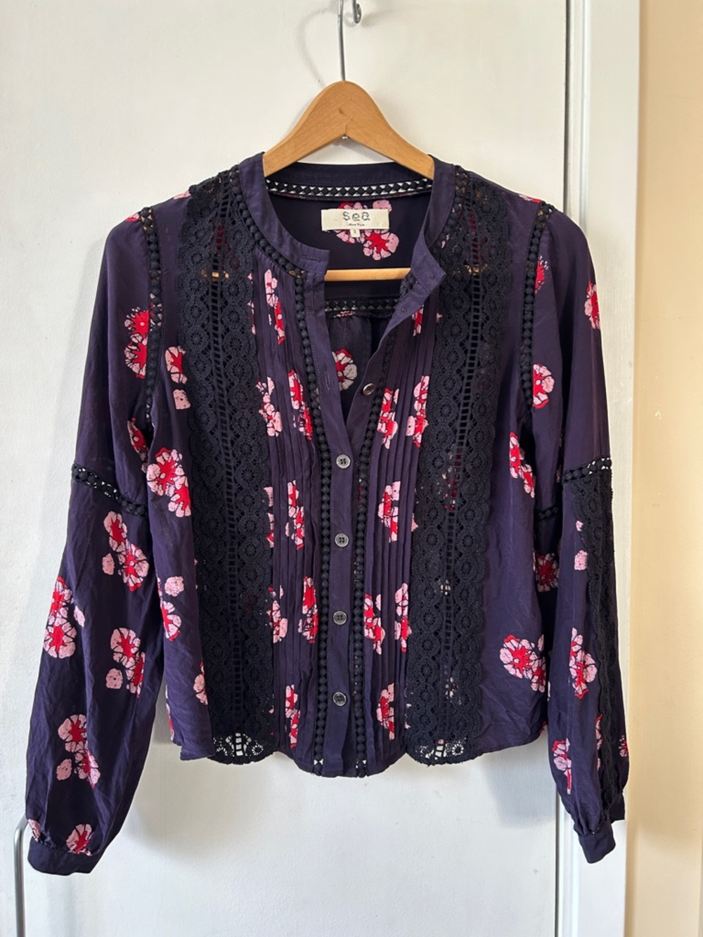 Cute Sea New York Deep Purple Floral Button-Front Blouse w/ Black Lace Detail S
